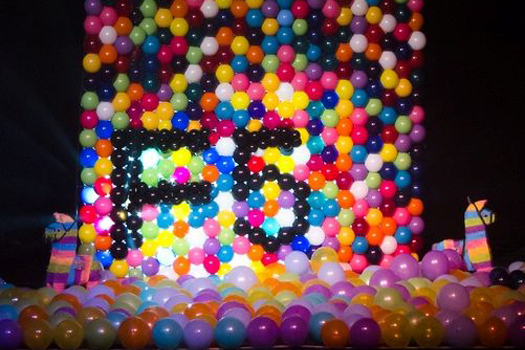 BALLOON WALL WITH LOGO