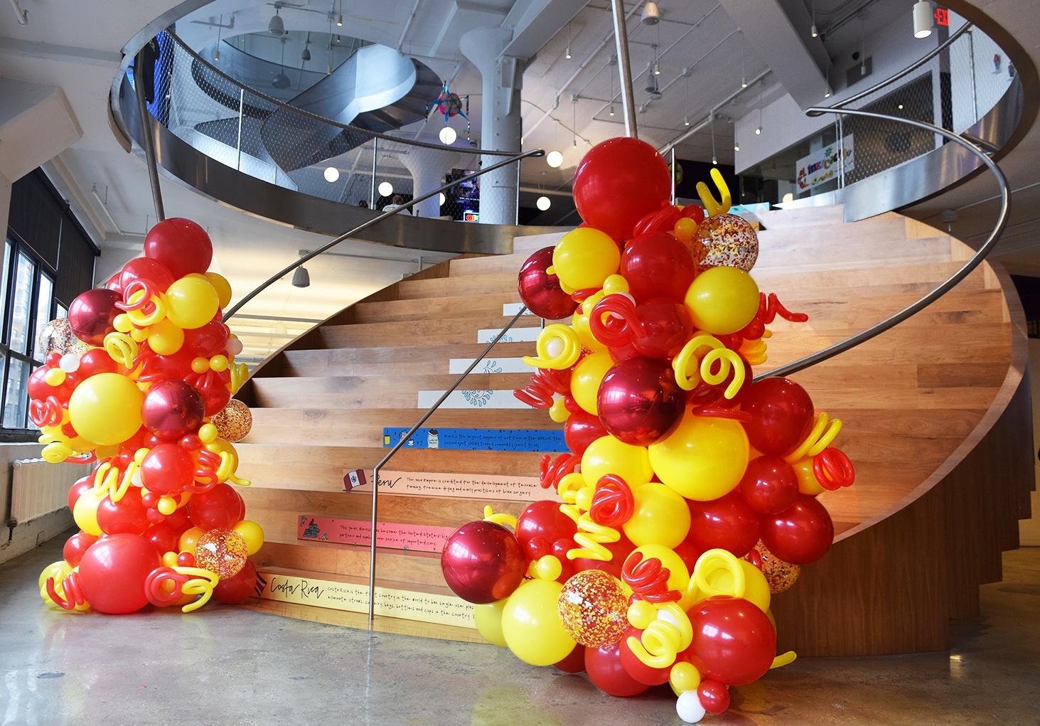 colección cohete Preceder BALLOON COLUMNS : McDonalds Balloon Columns
